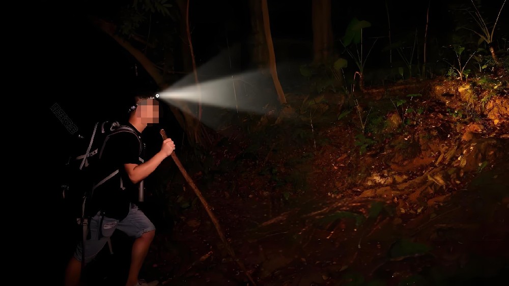 防水头灯在应急救援中的实际案例