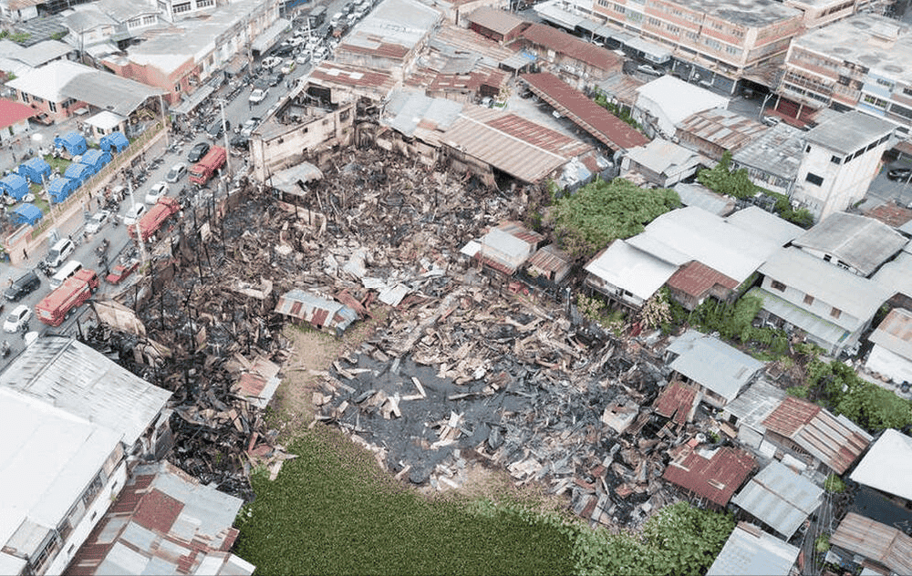 灾难中的 “生命水站”，应急净水车极速救援