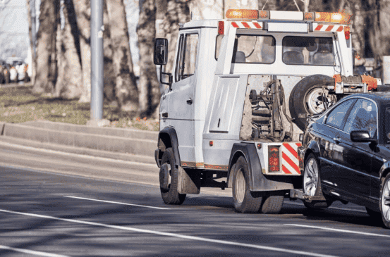 牵引救援车：抢险救援的 “速度先锋”