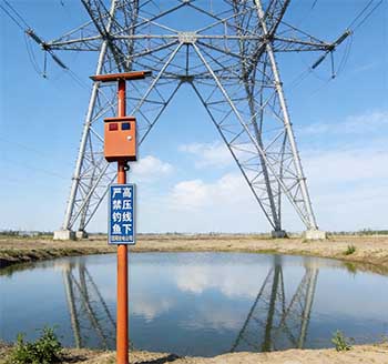 远离高压危险，高压线下防垂钓智能警示杆必备！