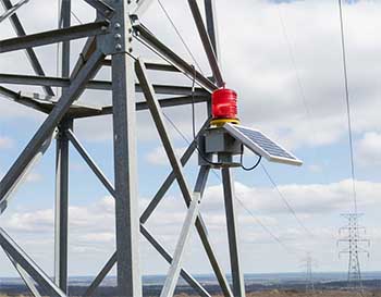 高压线太阳能警示灯：安全、稳定、低维护的电力防护利器