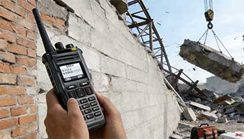 长续航 + 双时隙通讯：数字集群手持终端满足全天作业需求