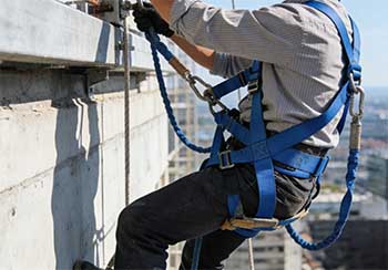 高空施工智能安全带：用科技为生命系牢防护绳