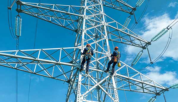 高空作业怎样才算真安全？答案在这条智能安全带