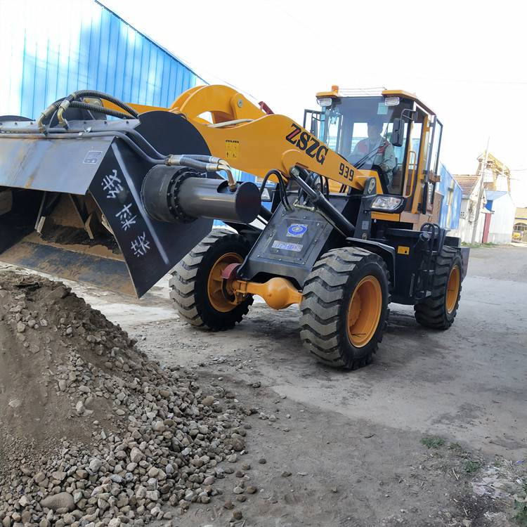 云南曲靖陆良县发生装载机冲撞事件 已致6死4伤